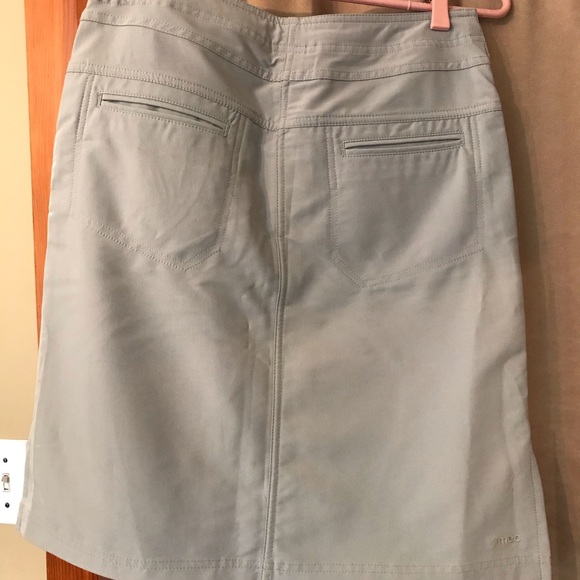😀 $30/3 MEC Hiking skirt 2 NWOT - Picture 2 of 3